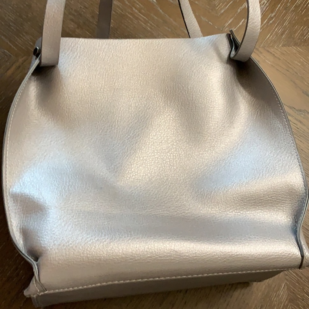 Neiman Marcus silver faux leather with handles tote bag - Picture 4 of 17